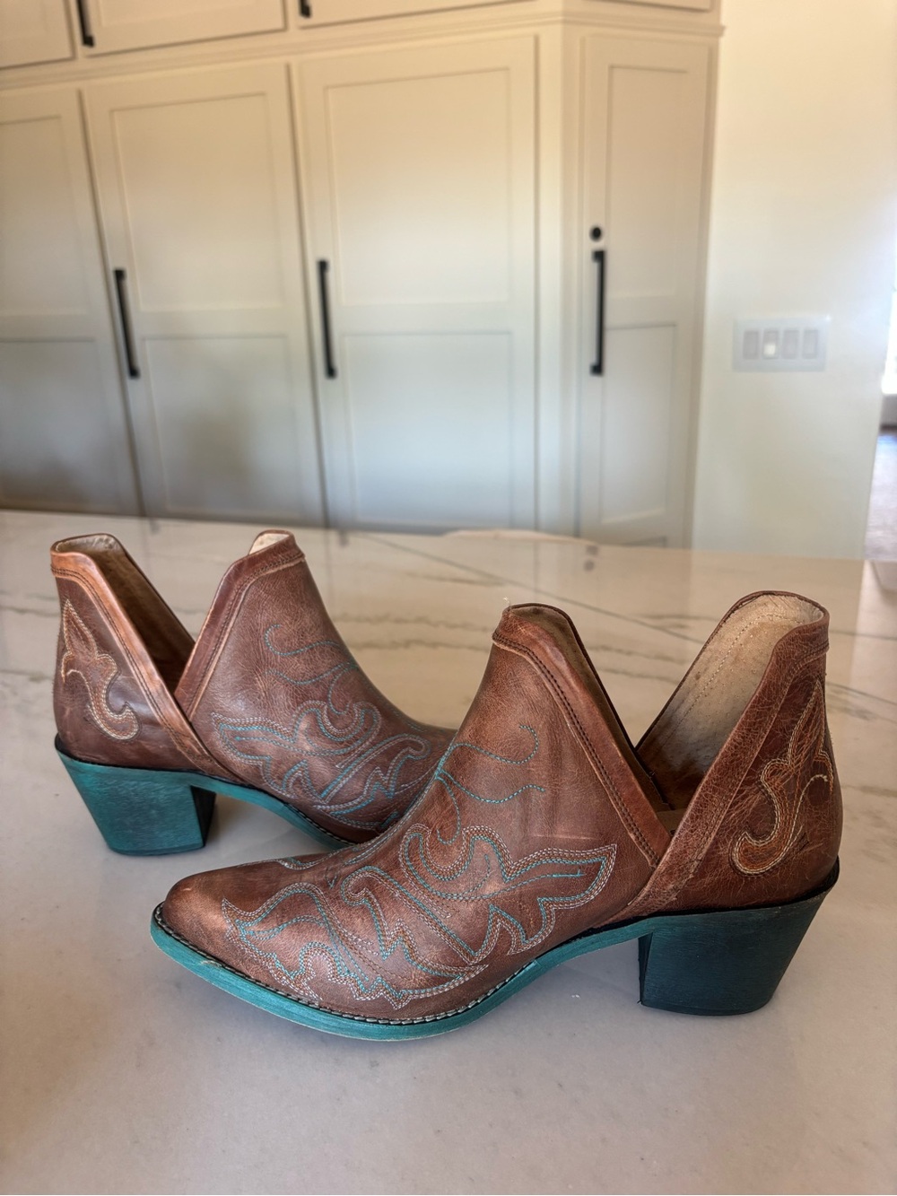 Circle G Corral Brown & Turquoise Embroidered Boots Cowgirl Western Leather 11